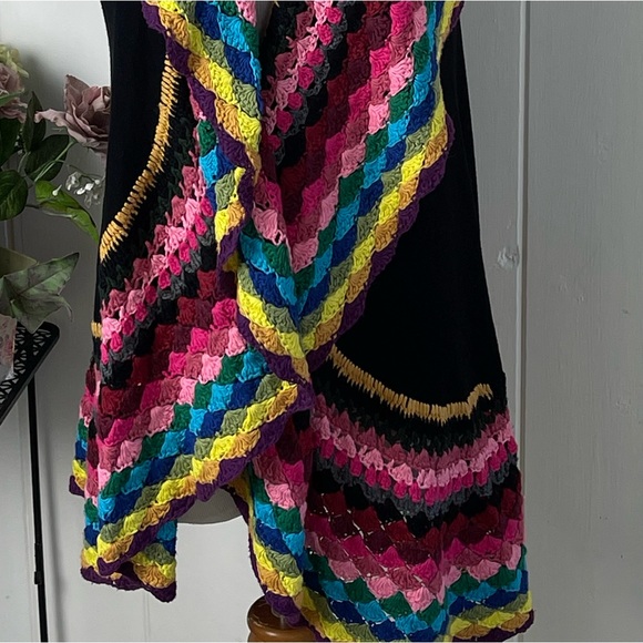 Double Zero Multicolored crocheted Vest - Picture 10 of 11